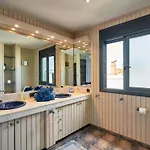 Anais Luxury By Interhome アデヘ