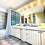 別荘 Anais Luxury By Interhome アデヘ